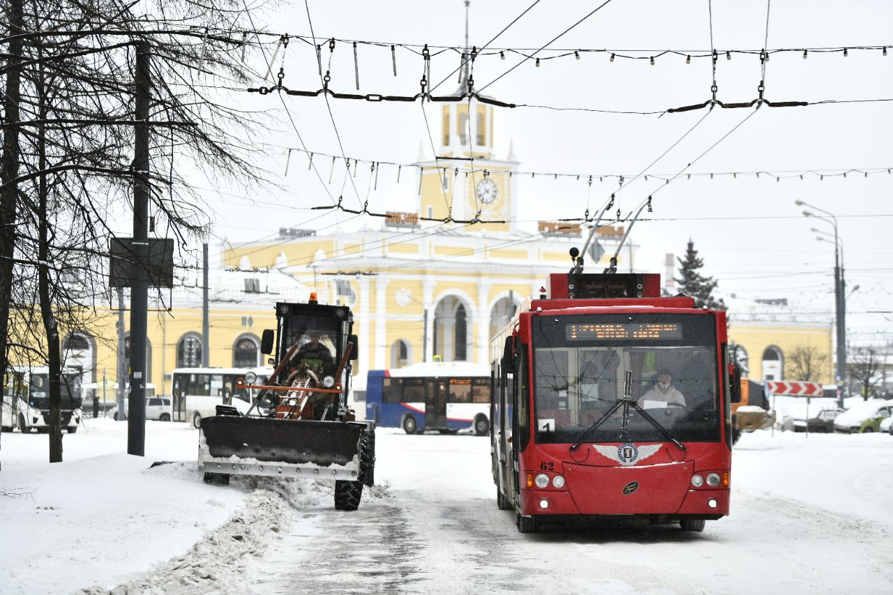 Ярославский транспорт. Снежный Ярославль 2021. Ярославль зима 2021. Снежный Ярославль 2021 центр. Ярославль фото 2021.