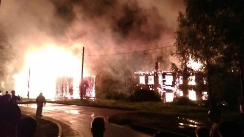 В Дзержинском районе Ярославля сгорели два расселенных дома
