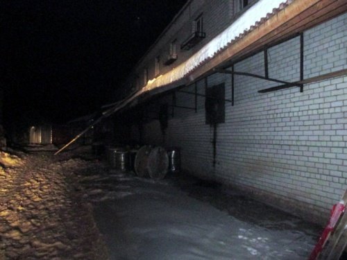 Ярославские спасатели вывели из горящего производственного цеха 13 рабочих