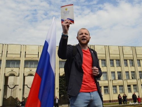 Замкоординатора ярославского штаба Навального Александра Смирнова задержали по пути на акцию протеста против повышения пенсионного возраста