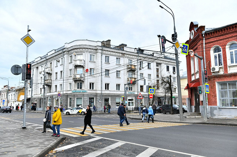 На улице Первомайской в Ярославле оборудуют проекционные пешеходные переходы