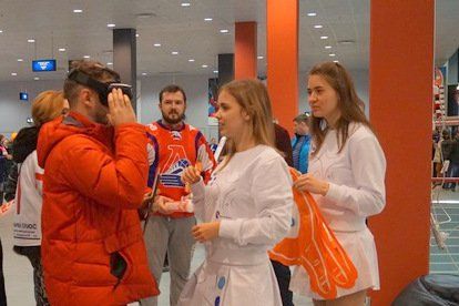 Полторы сотни ярославцев попробовали виртуальный хоккей с компанией «Ростелеком»_98379