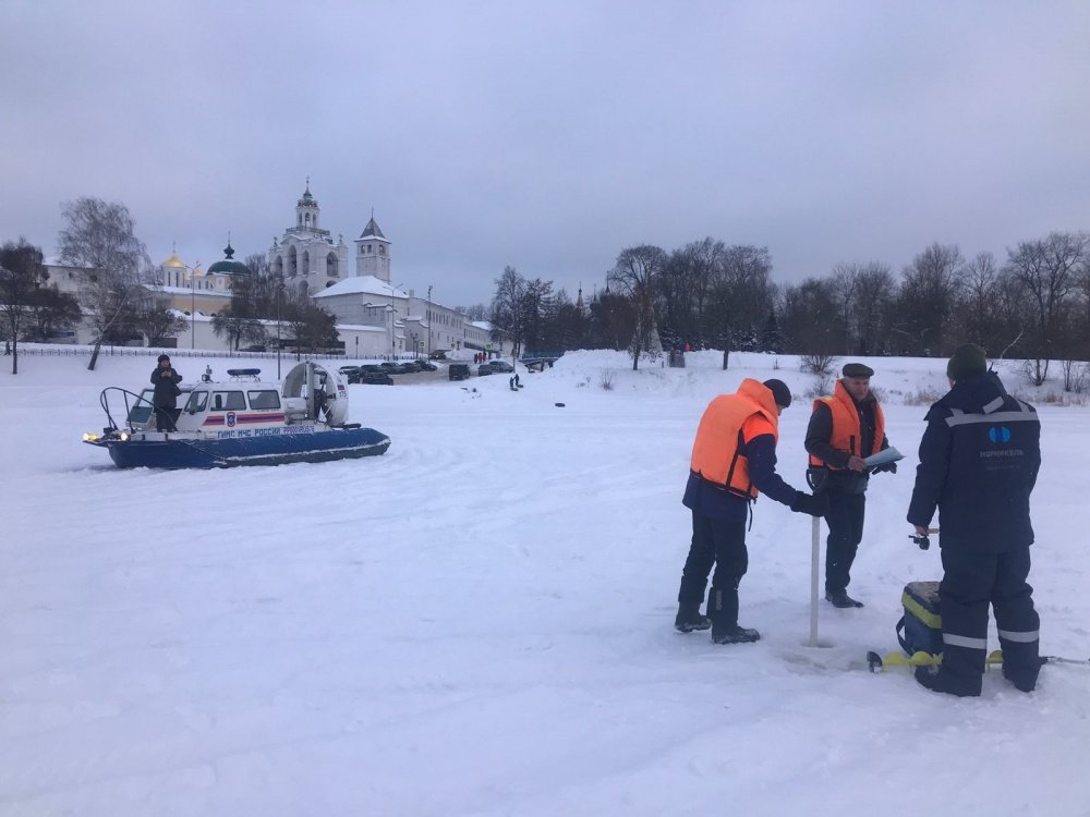 Толщина льда на реках Ярославля стала безопасной