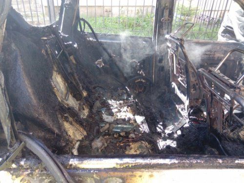 В Ярославле сгорел автомобиль «Ниссан Х-Трейл»