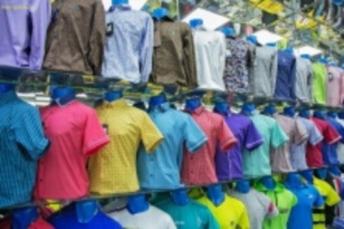 В Ярославле на Центральном рынке приставы арестовали одежду 