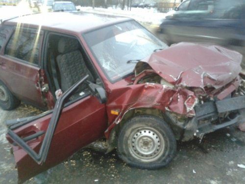 В Рыбинске столкнулись три автомобиля: есть пострадавшие 