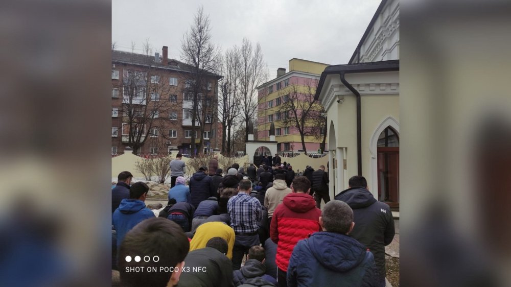 «Люди молятся на асфальте»: ярославец пожаловался на нехватку мечетей в городе