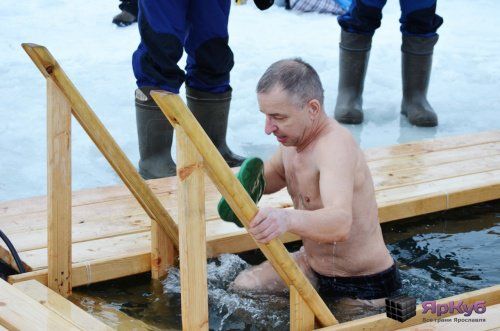 Владимир Слепцов настоятельно рекомендовал подчиненным принять участие в крещенском купании