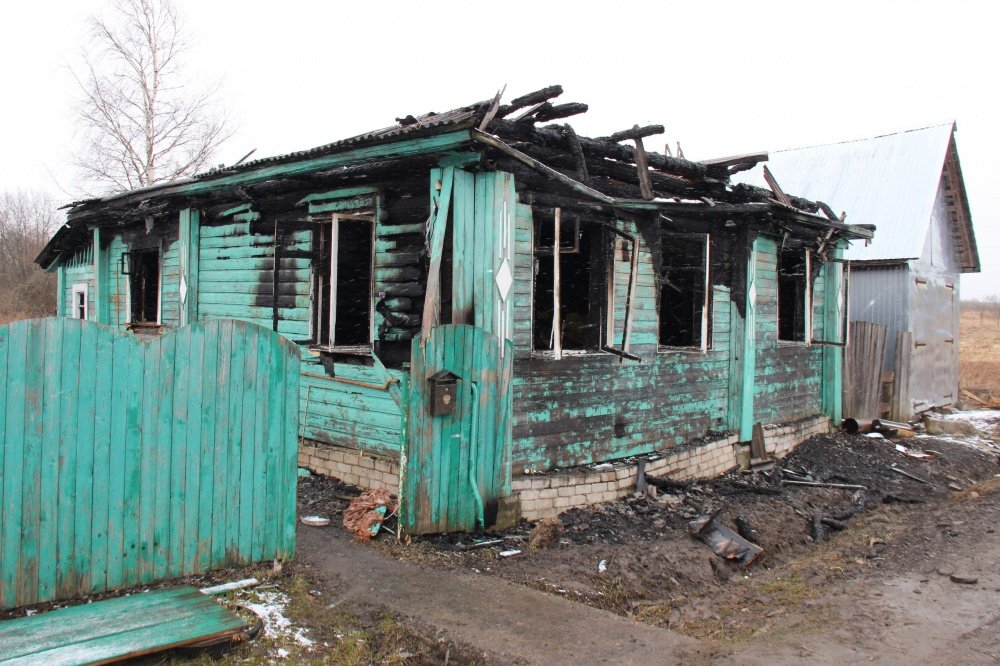 При пожаре в доме погибли мэр Данилова и его супруга