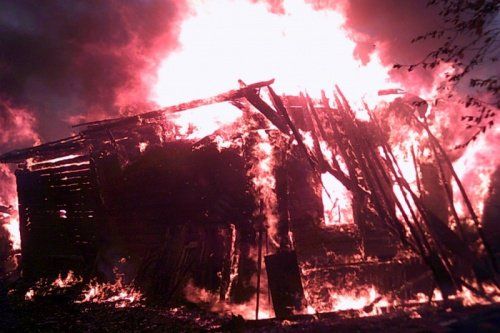 В Ростовском районе дотла сгорел дачный дом 