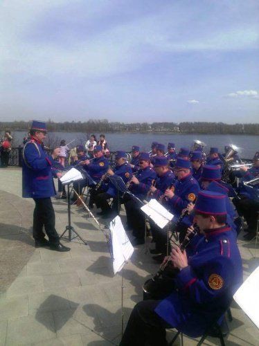 В Ярославле у памятника Некрасову проходят концерты духового оркестра 