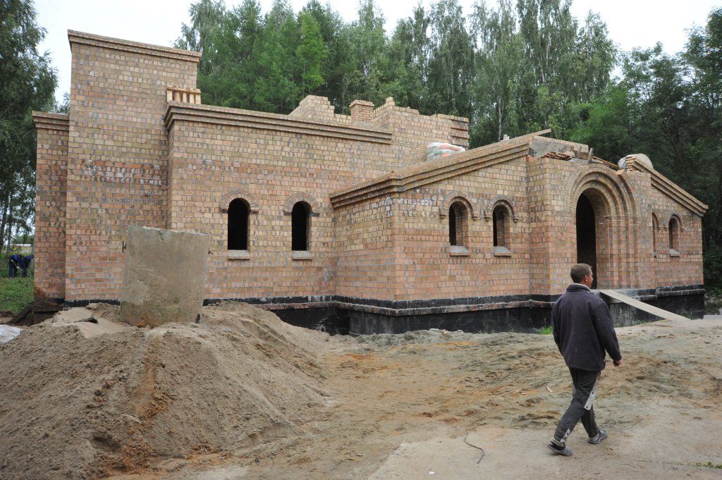 храм всецарицы головтеево. ягодное колыма. храм на камчатке крыша. поросозеро карелия достопримечательности. построят храм в поселке.