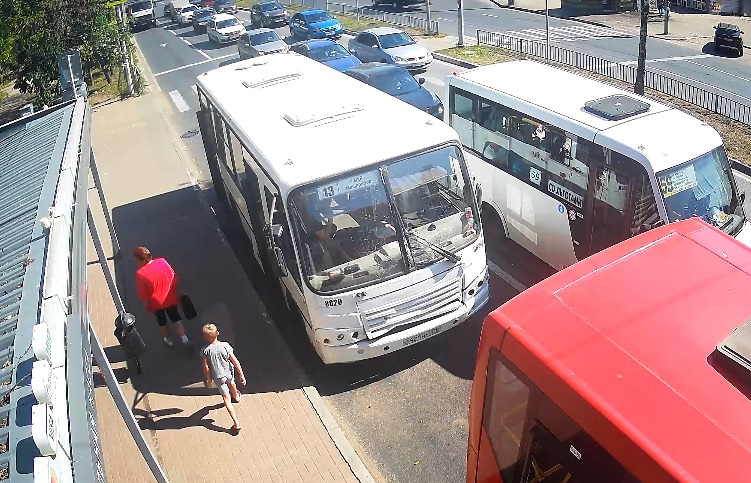 Два человека серьезно пострадали в Ярославле в очередной аварии с участием автобусов