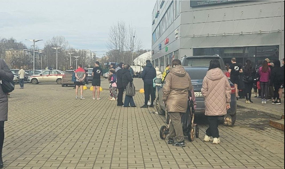 В Ярославле посетителей торгового центра эвакуировали из-за подозрительной сумки в пиццерии