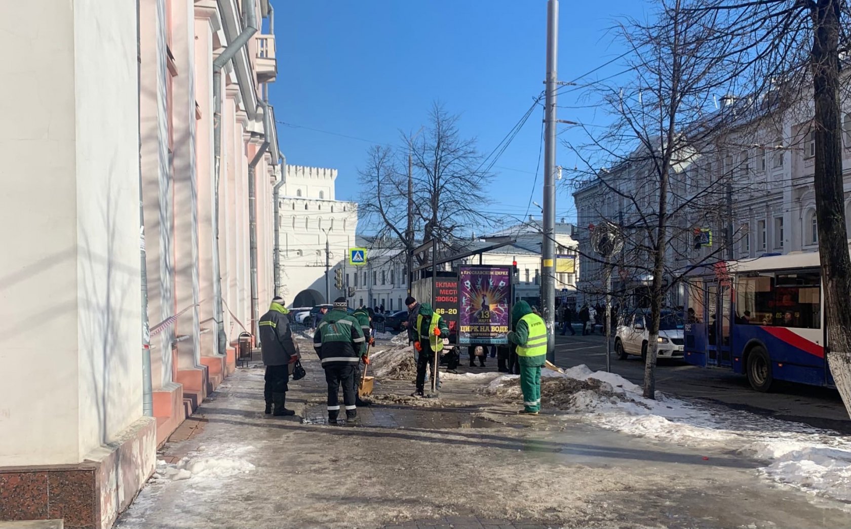 Осторожно, лед! Более 10 ярославцев обратились с жалобами в травмпункт |  24.11.21 | Яркуб