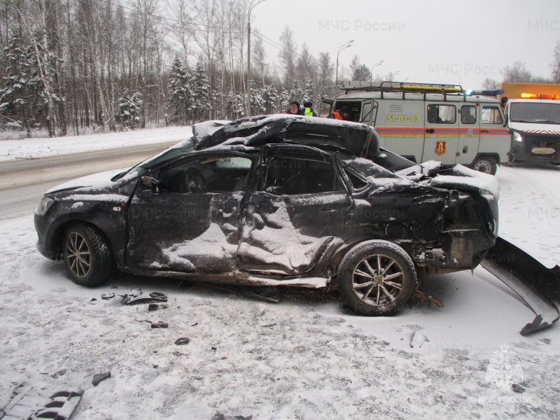 Под Переславлем в тройном ДТП с фурой погиб водитель легковушки
