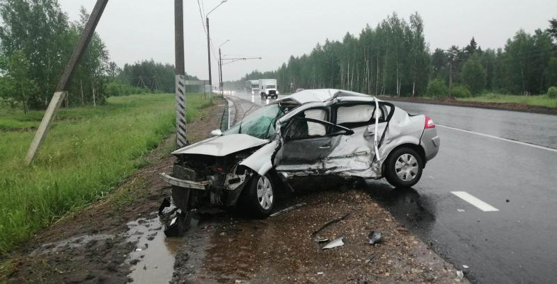 Водитель иномарки погиб в ДТП на трассе М-8 под Ярославлем