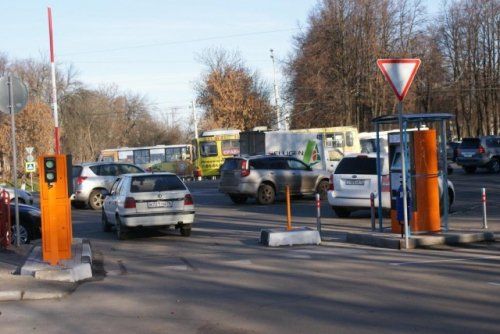  В центре Ярославля заработают две платные парковки 
