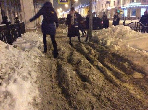 Успеть до утра: уберут ли дорожники тротуары в центре Ярославля?