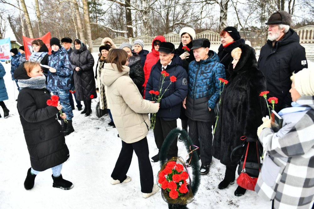 «Дорогой памяти»: в Ярославле отметили 80-летие со дня снятия блокады Ленинграда