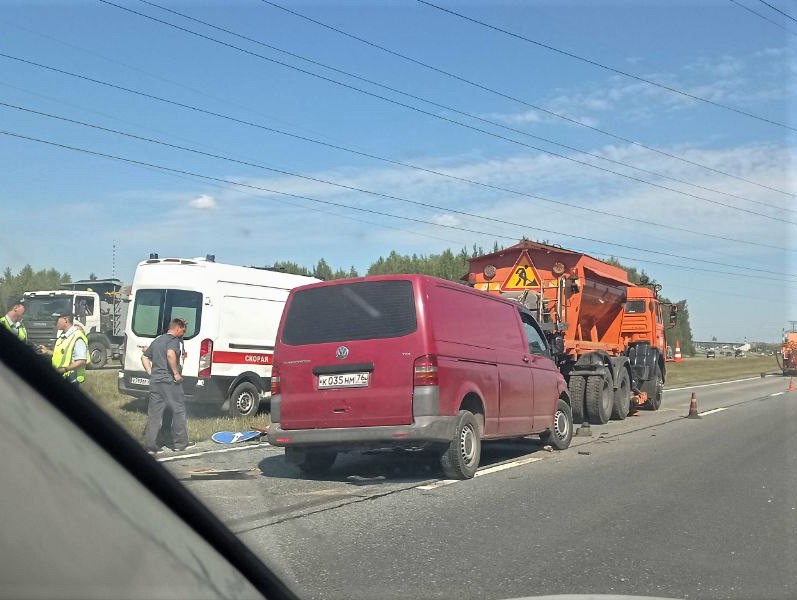 «Не справился с управлением»: в ДТП под Ярославлем погиб водитель минивэна