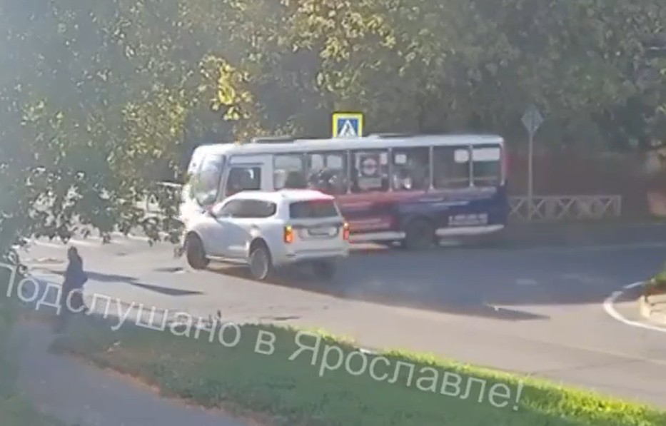 Появилось видео момента ДТП с автобусом в Рыбинске