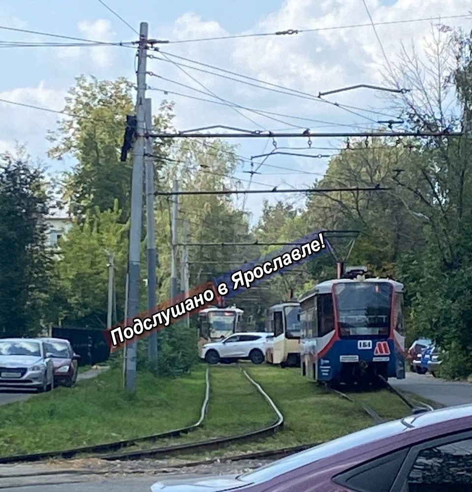 Оставила машину на путях и ушла по делам: ярославская автоледи проиграла суд «ЯрГорЭлектроТрансу»