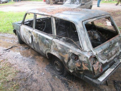 В Ярославле сгорел автомобиль «ВАЗ-2104»