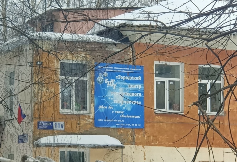 В Ярославле по зданию детского образовательного центра пошла огромная трещина