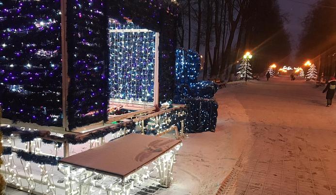 Главы районов попросили ярославцев не портить новогодние украшения