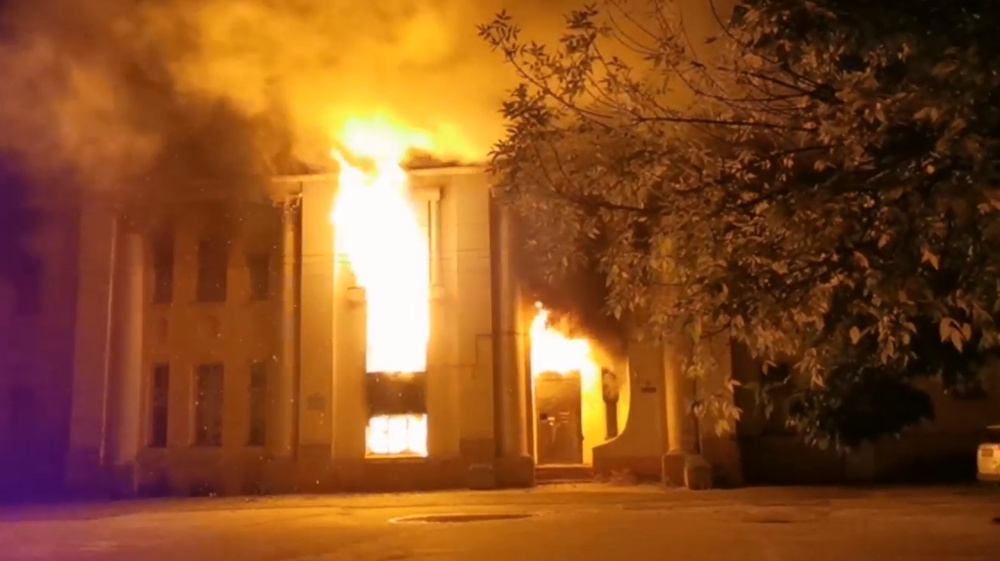 В центре Ярославля загорелось здание усадьбы Вахрамеевых