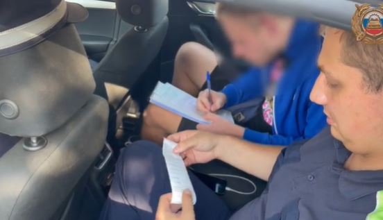Ярославец, лишённый прав, приехал пьяным на автомобиле на сдачу экзамена в ГИБДД