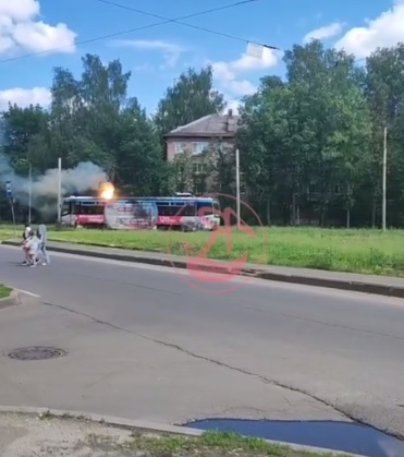В Ярославле на остановке загорелся трамвай