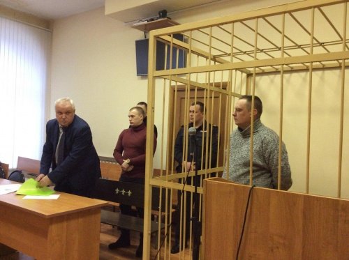 Подозреваемому в организации пыток в ярославской ИК-1 экс-начальнику колонии Дмитрию Николаеву на суде по мере пресечения позволили сидеть рядом с адвокатом, а не в клетке