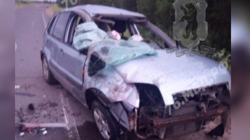 Врачи спасли ребенка: водитель умер в ДТП в Ярославской области  