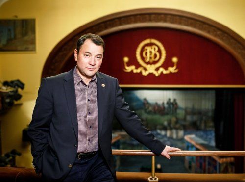 Басманный суд Москвы продлил арест бывшему директору Волковского театра Юрию Итину
