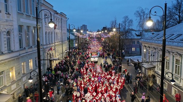 В НаШествии Дедов Морозов в 2019 году приняли участие 2020 человек