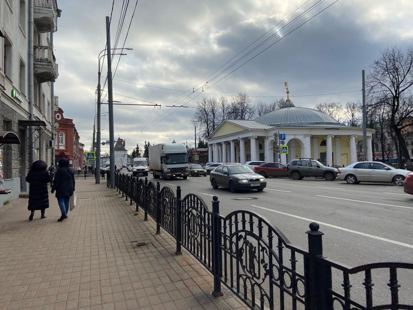 Улица первомайская ремонт. Первомайская 9 Ярославль. Первомайская Ярославль. Ярославль улицы. Богоявленская площадь Ярославль.