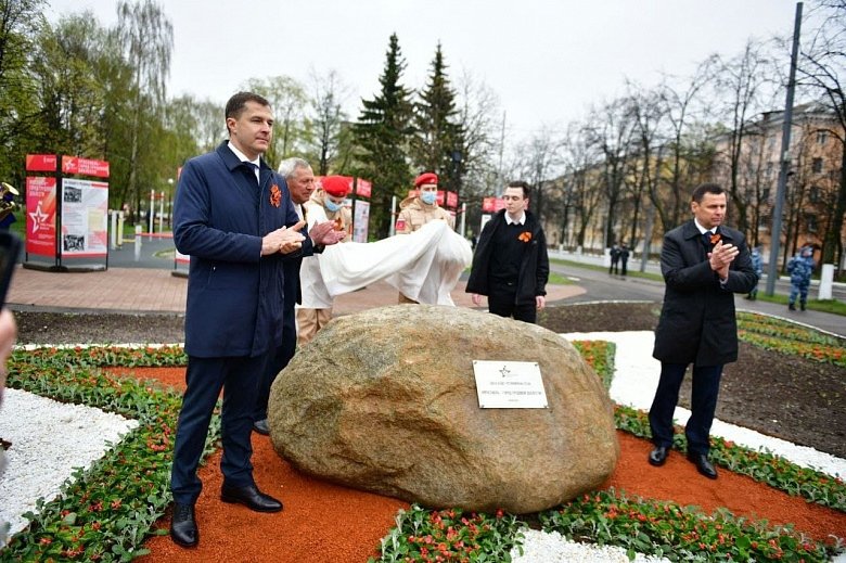 Дмитрий Миронов и Владимир Волков заложили камень на месте будущей стелы