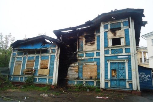 Собственника деревянного здания-памятника бывшей детской городской больницы оштрафовали после поджога