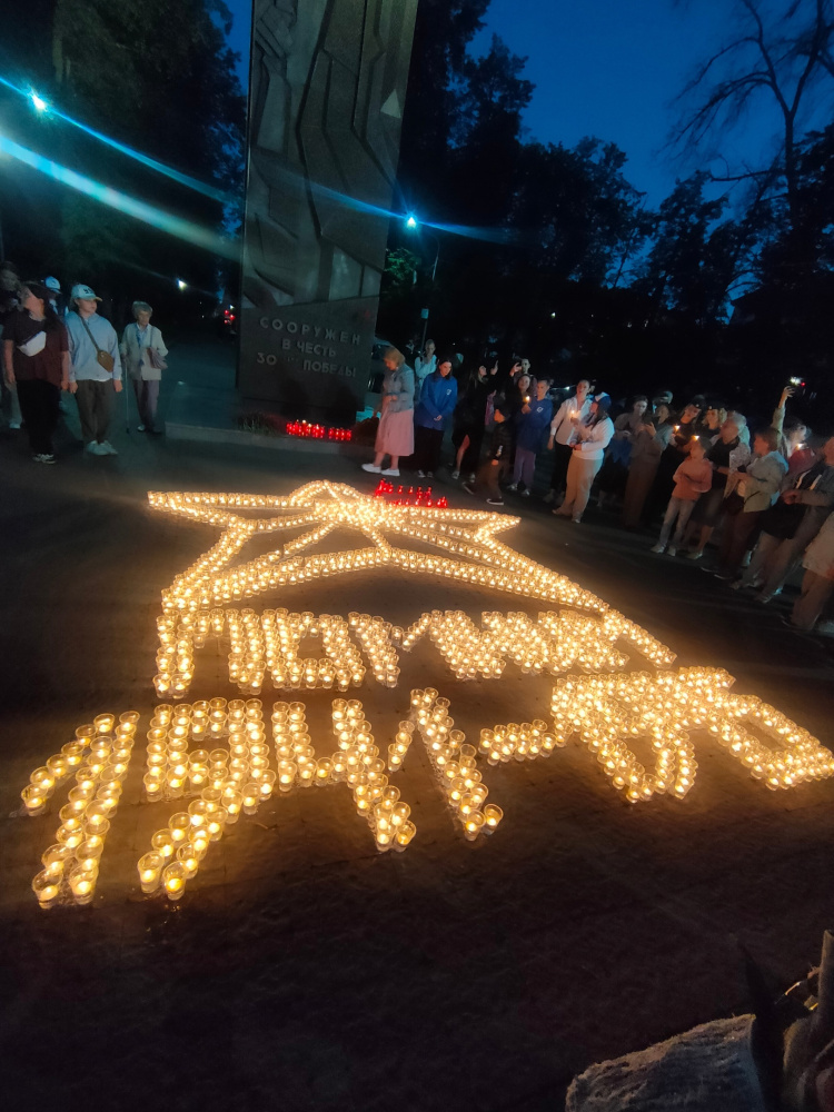 «Помним»: в Ярославле около 700 человек пришли почтить память фронтовиков и тружеников тыла