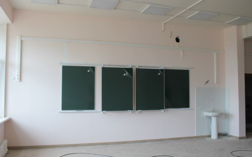 В школе на Пашуковской улице в Ярославле начали устанавливать оборудование
