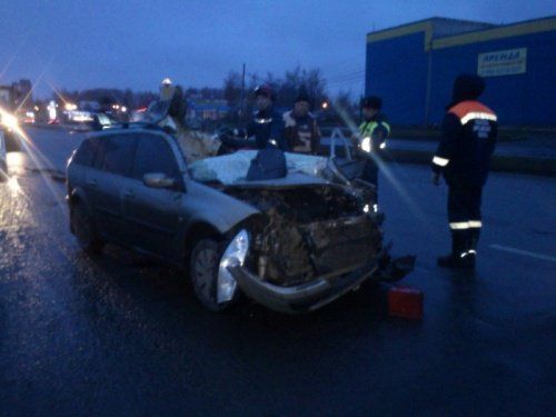 В Ярославле водитель фуры врезался в иномарку и скрылся с места ДТП 