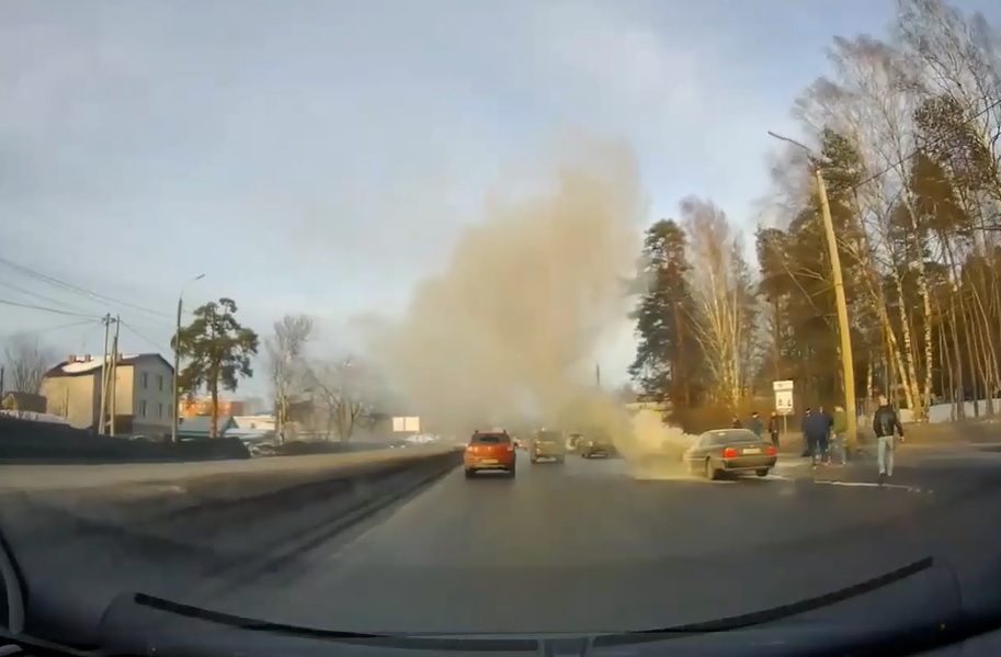 В Ярославле на дороге вспыхнула легковушка