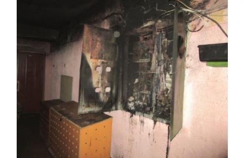 В Ярославле спасатели вынесли двух подростков из дома, где случился пожар