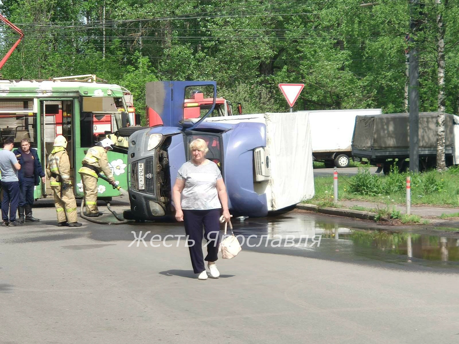 В Дзержинском районе Ярославля «Газель» опрокинулась после столкновения с  трамваем | 22.05.23 | Яркуб