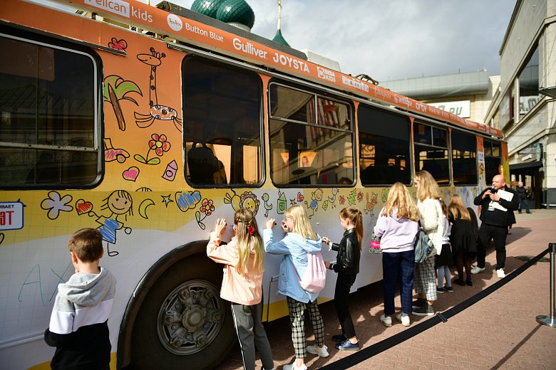 В центре Ярославля будет ездить троллейбус, разрисованный школьниками