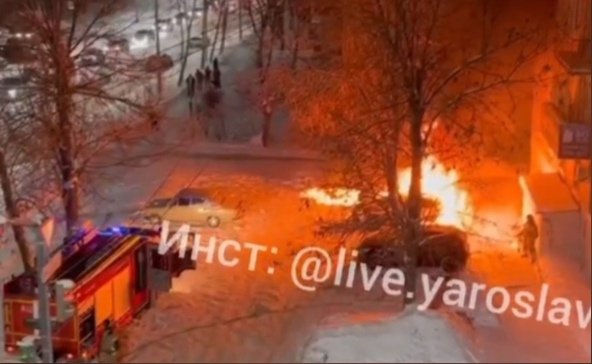В Ярославле сгорели два авто
