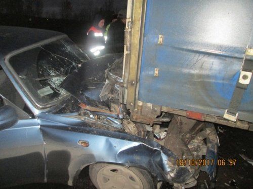 В Переславском районе столкнулись легковой автомобиль и фура: есть пострадавшие 