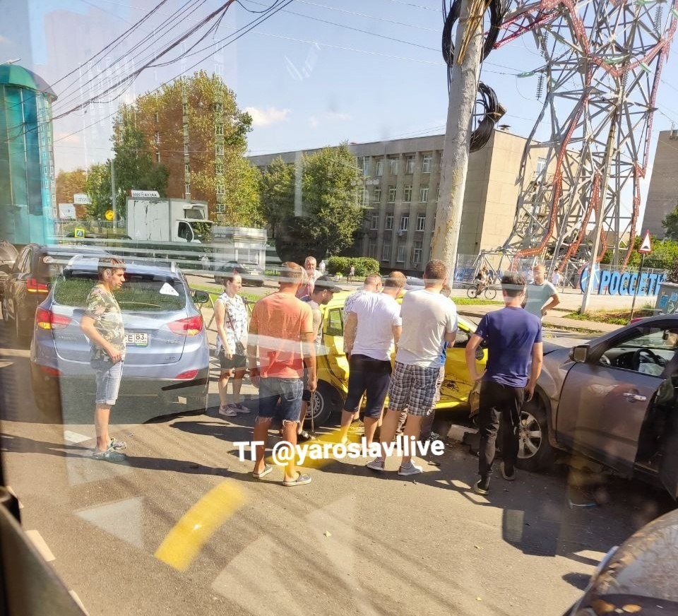 В ДТП на Московском проспекте в Ярославле погиб пенсионер, молодая женщина  и младенец пострадали | 07.08.23 | Яркуб